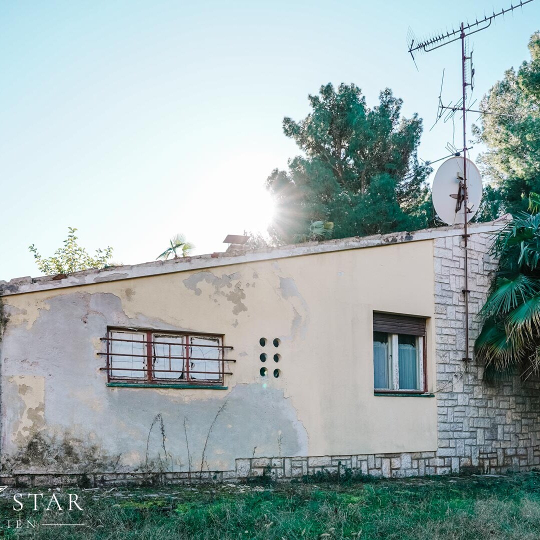 Villa mit Meerblick Porec kaufen Seitenansicht. Immobilien Kroatien istrien