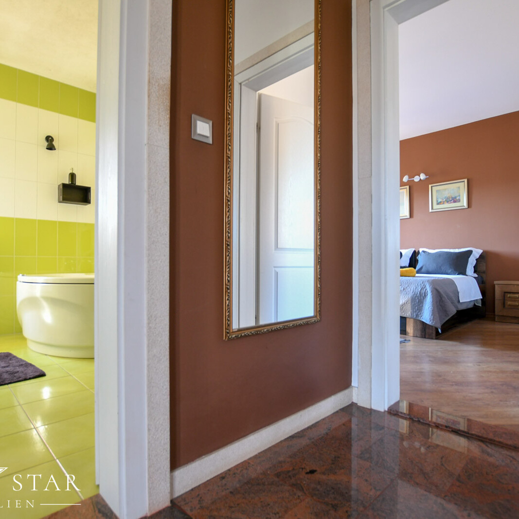 Haus freistehend mit Pool bei Porec kaufen-24