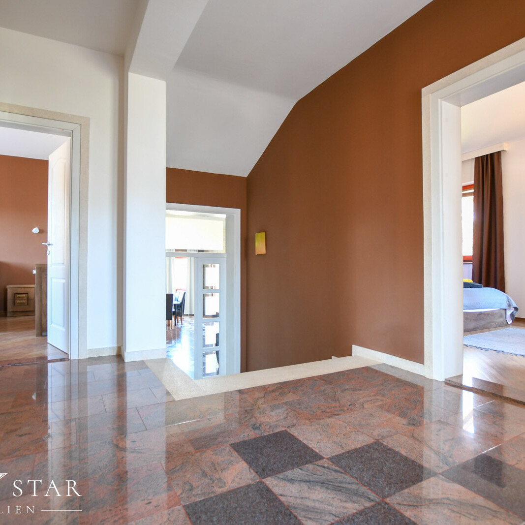 Haus freistehend mit Pool bei Porec kaufen-25