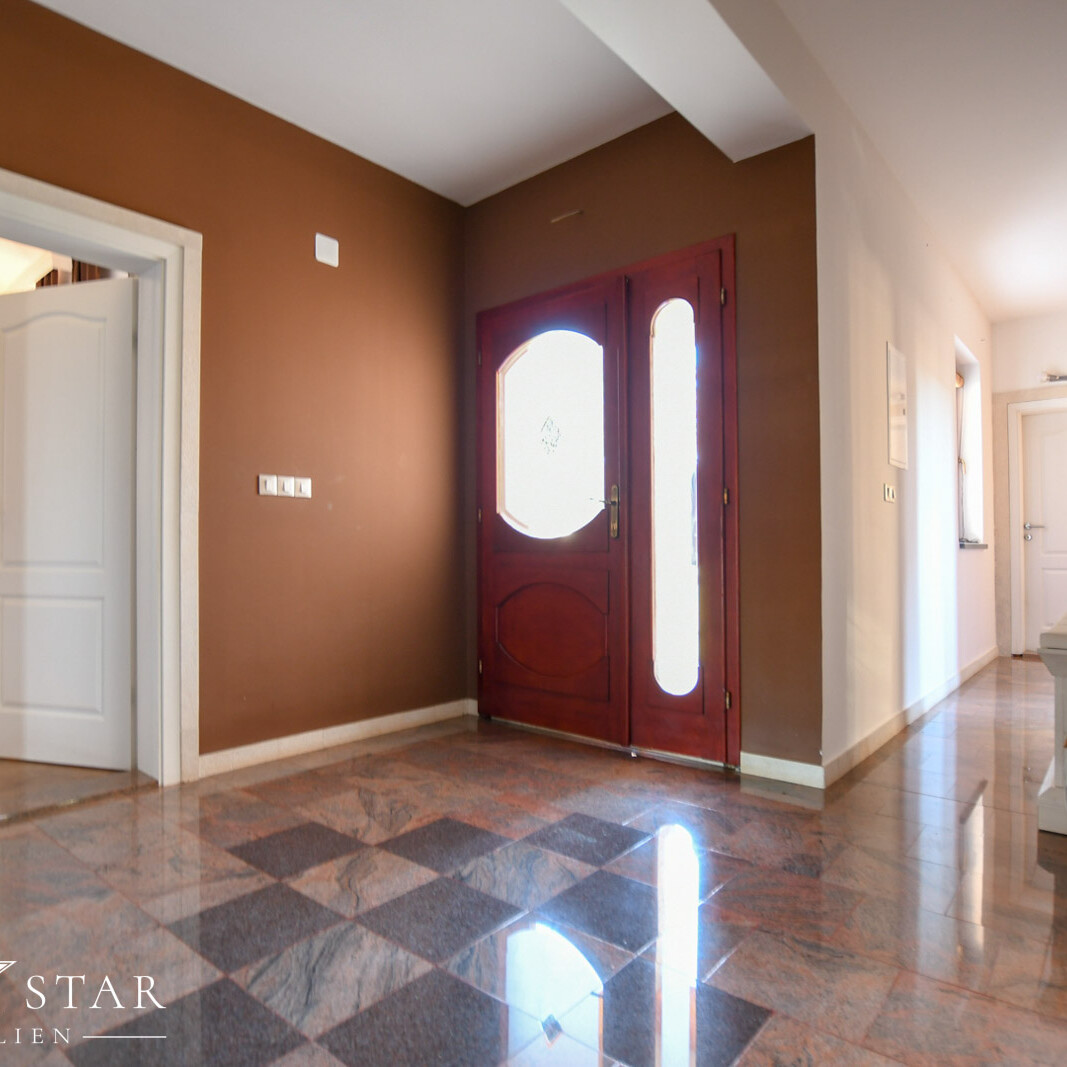 Haus freistehend mit Pool bei Porec kaufen-26