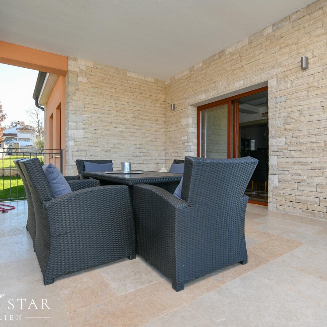 Haus freistehend mit Pool bei Porec kaufen-27