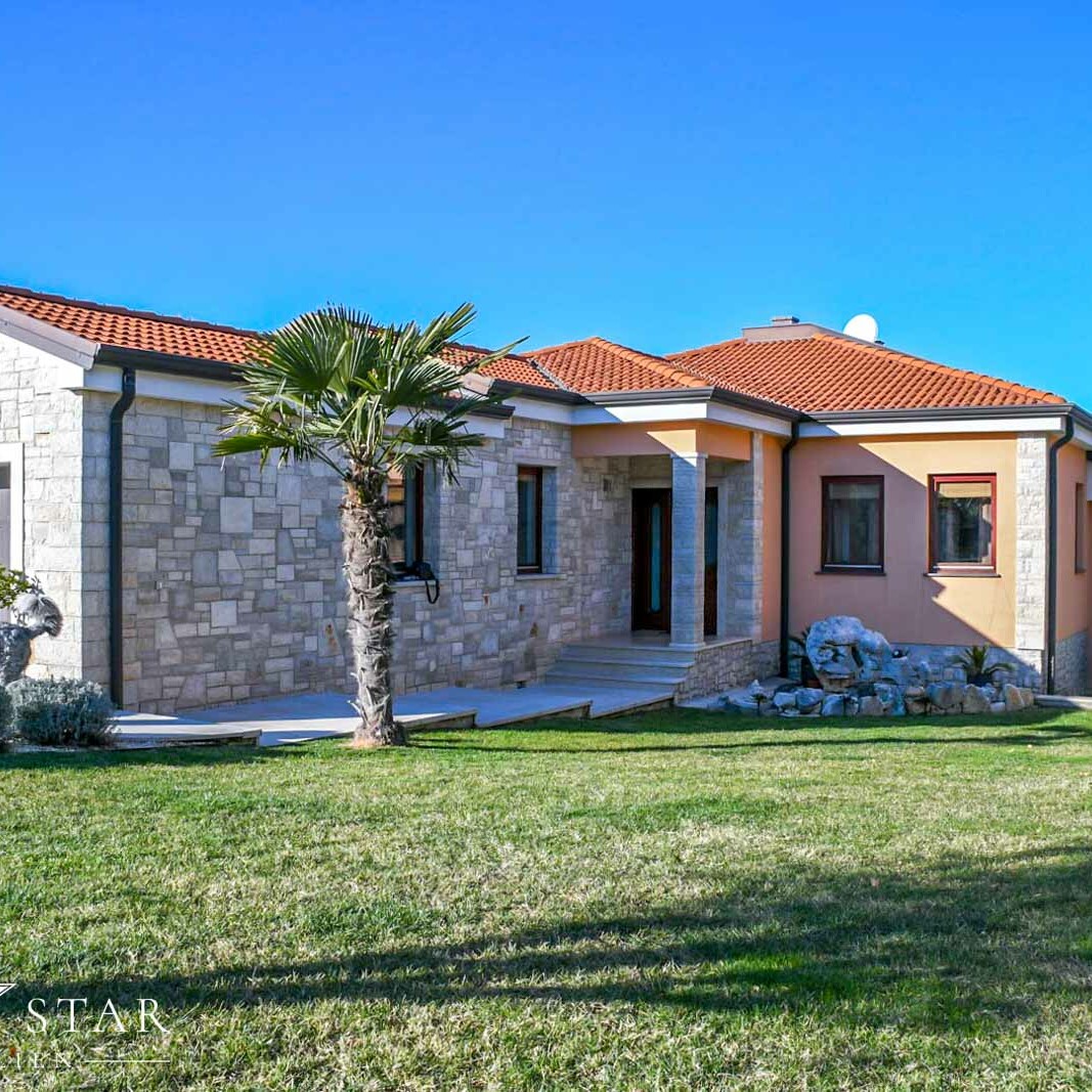 Haus freistehend mit Pool bei Porec kaufen-30