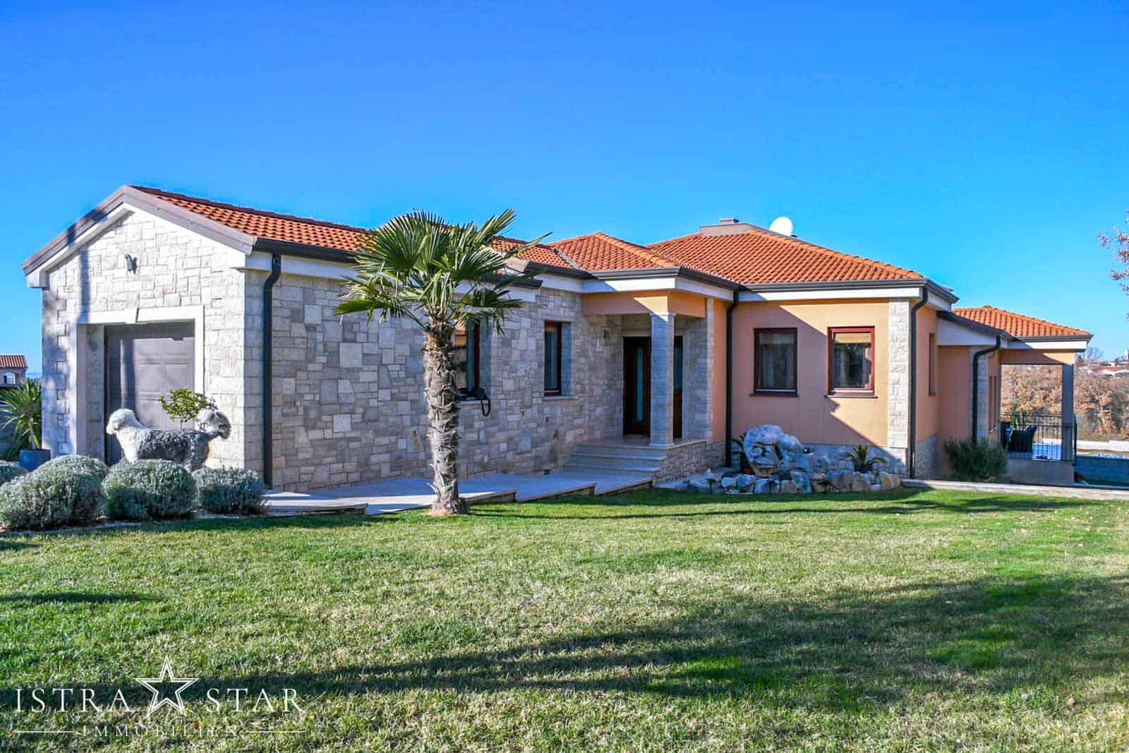 Haus freistehend mit Pool bei Porec kaufen-30
