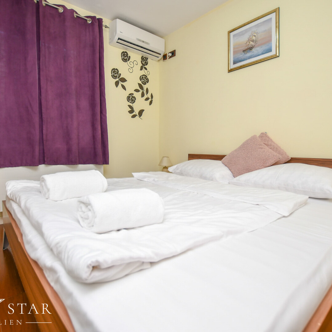 Haus mit Pool und Meerblick im Zentrum von Porec zu verkaufen Schlafzimmer 1