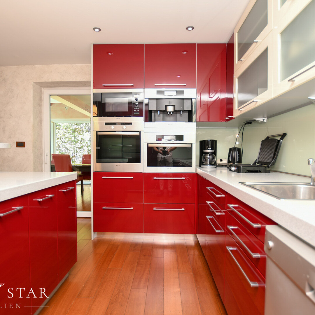 Haus mit Pool und Meerblick im Zentrum von Porec zu verkaufen Küche Detail