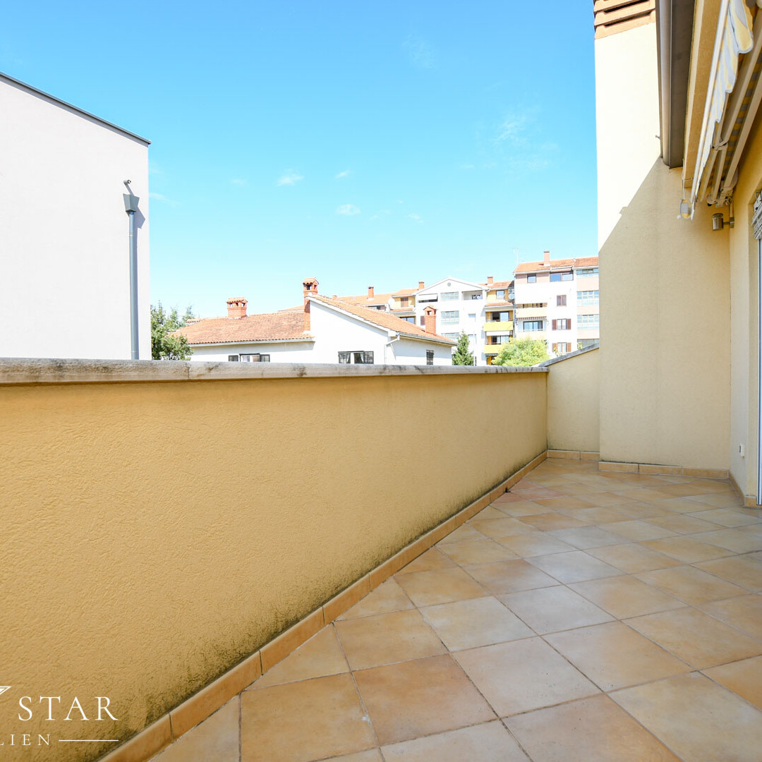 Haus mit Pool und Meerblick im Zentrum von Porec zu verkaufen Balkon OG 2