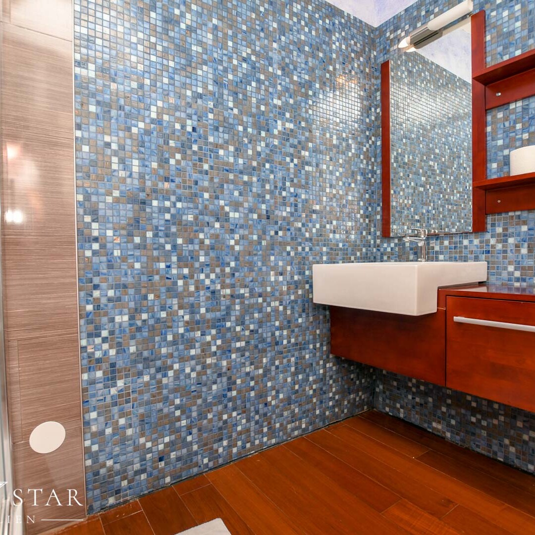 Haus mit Pool und Meerblick im Zentrum von Porec zu verkaufen Bad und Dusche 5