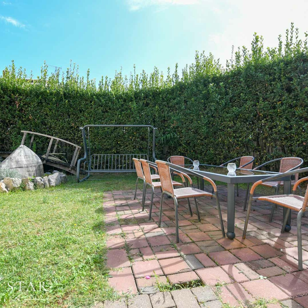 Haus mit Pool und Meerblick im Zentrum von Porec zu verkaufen Garten Terrasse