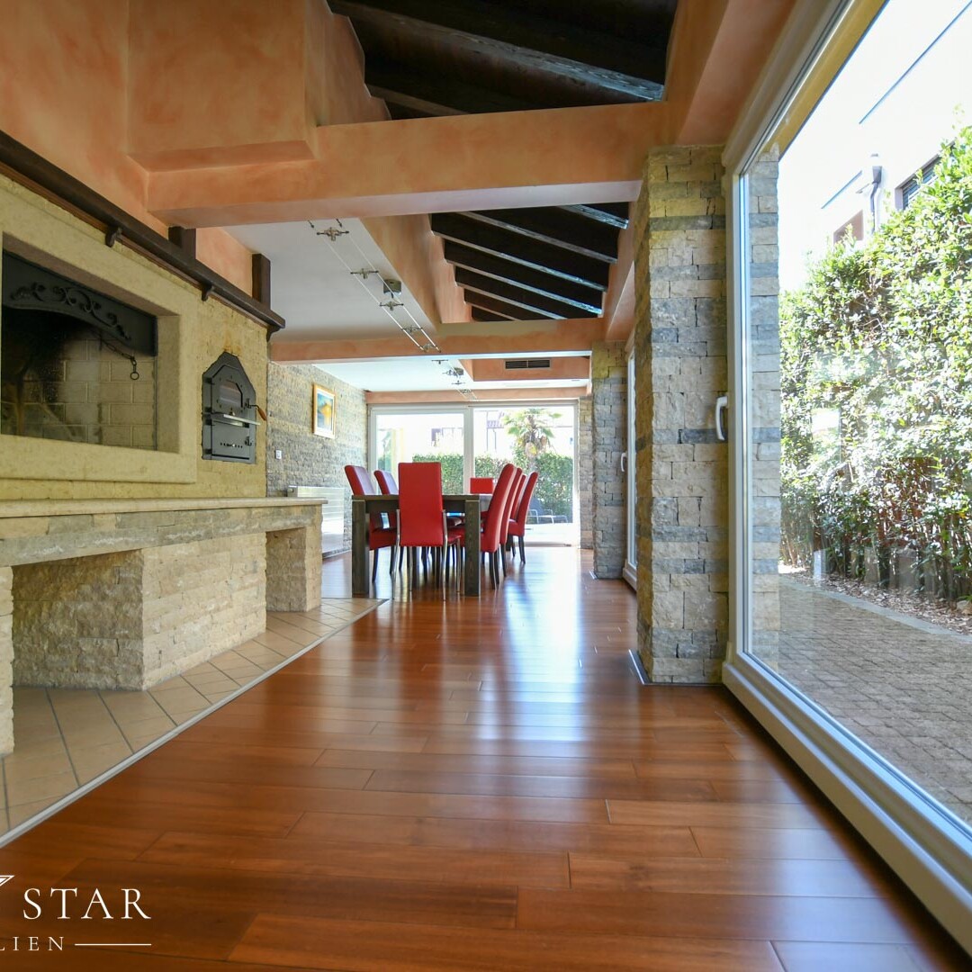 Haus mit Pool und Meerblick im Zentrum von Porec zu verkaufen Holzofen Wintergarten