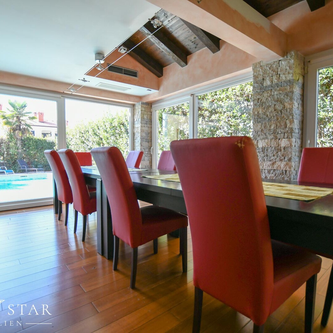 Haus mit Pool und Meerblick im Zentrum von Porec zu verkaufen Esszimmer