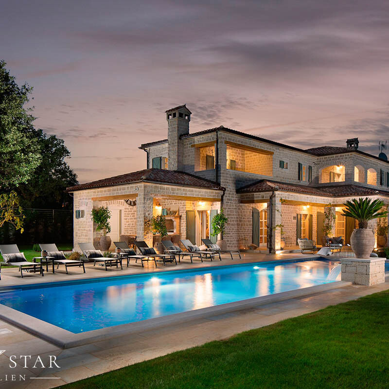 Luxusvilla Nevia mit Pool in Istrien Kanfanar kaufen Villa bei nacht