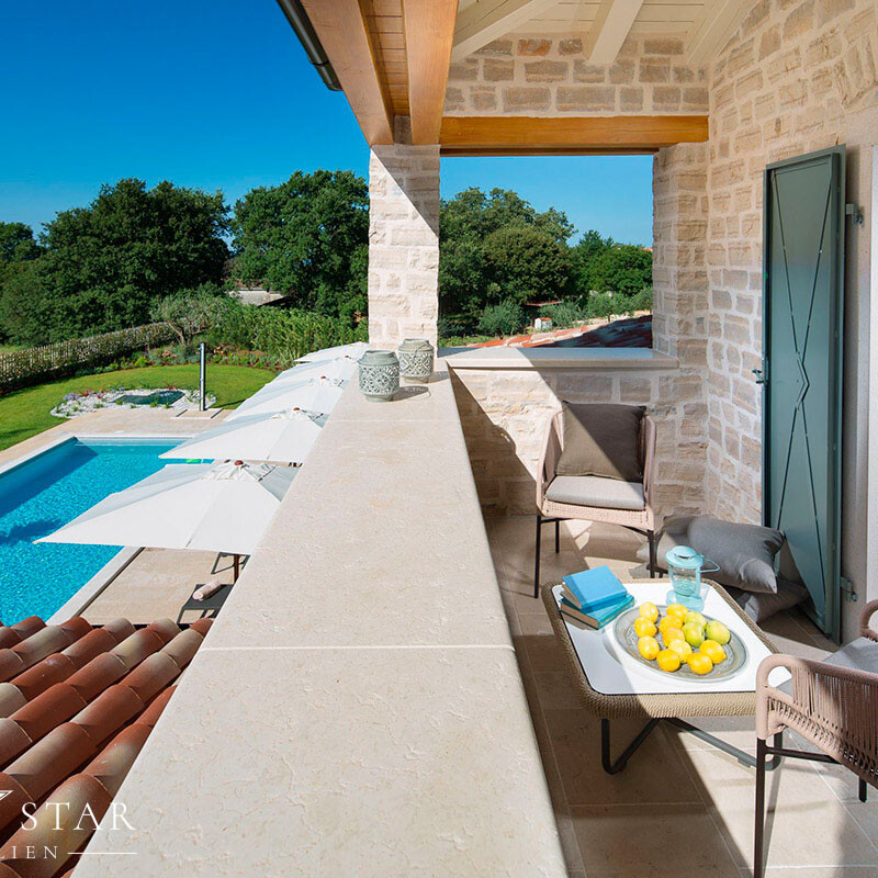 Luxusvilla Nevia mit Pool in Istrien Kanfanar kaufen Balkon 2