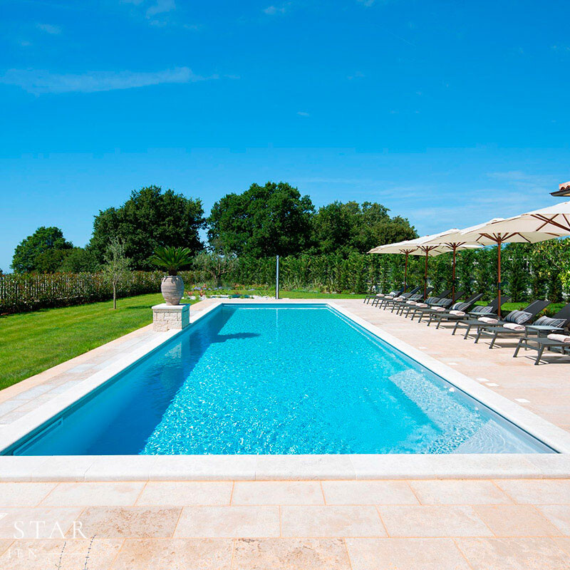 Luxusvilla Nevia mit Pool in Istrien Kanfanar kaufen Pool von vorne