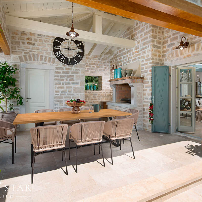 Luxusvilla Nevia mit Pool in Istrien Kanfanar kaufen Veranda