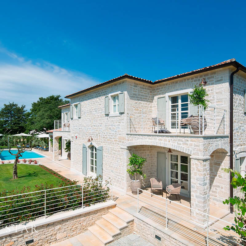 Luxusvilla mit Pool Istrien kaufen Balkon