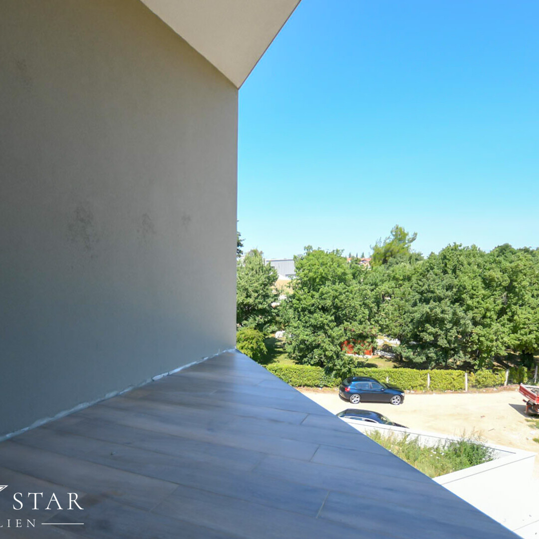 Penthouse Wohnung 3-ZI+WZ Neubau mit Dachterrasse in Porec Balkon