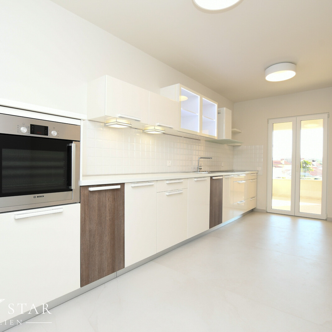 Schöne 4-Zi-Wohnung und Meerblick in Porec kaufen-11