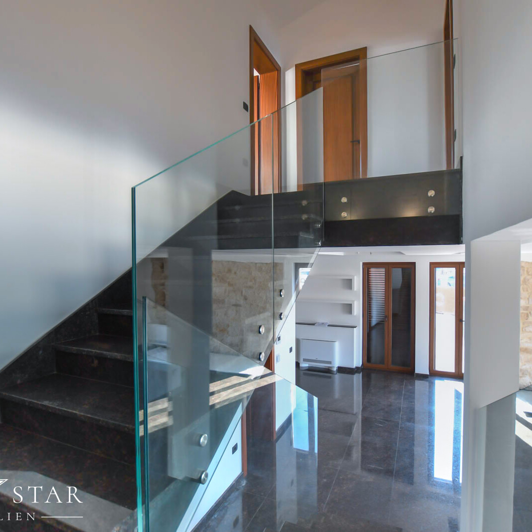 Umag Istrien Luxusimmobilie kaufen Haus am Meer-Zimmer OG 2mag Istrien Luxusimmobilie kaufen Haus am Meer - Treppenhaus