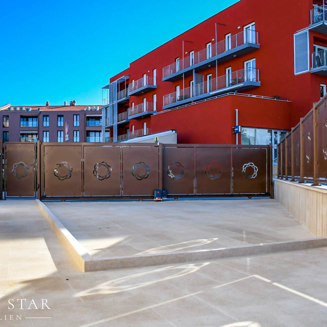 Umag Istrien Luxusimmobilie kaufen Haus am Meer-Zimmer OG 2mag Istrien Luxusimmobilie kaufen Haus am Meer- Einfahrt