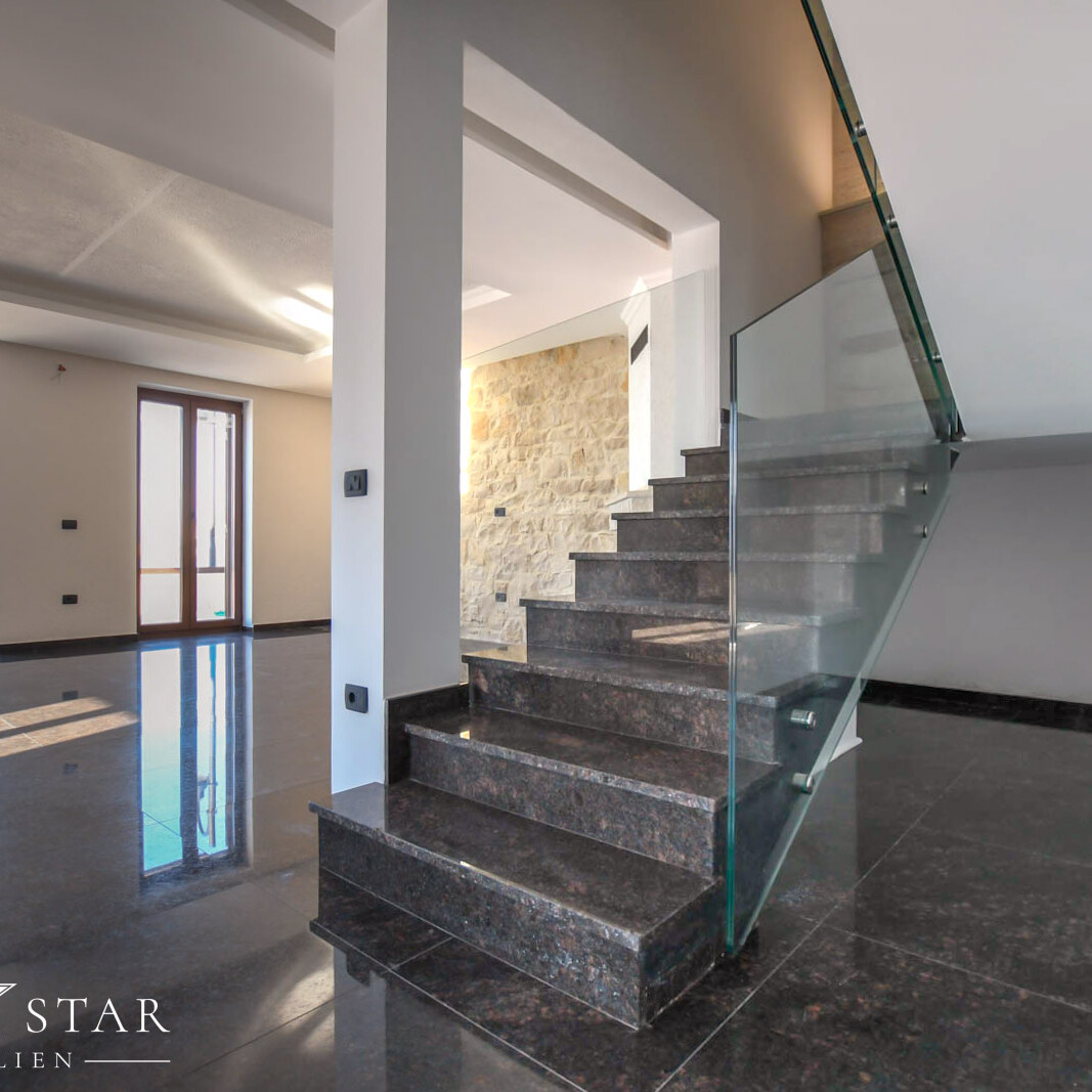 Umag Istrien Luxusimmobilie kaufen Haus am Meer-Zimmer OG 2mag Istrien Luxusimmobilie kaufen Haus am Meer - Treppe