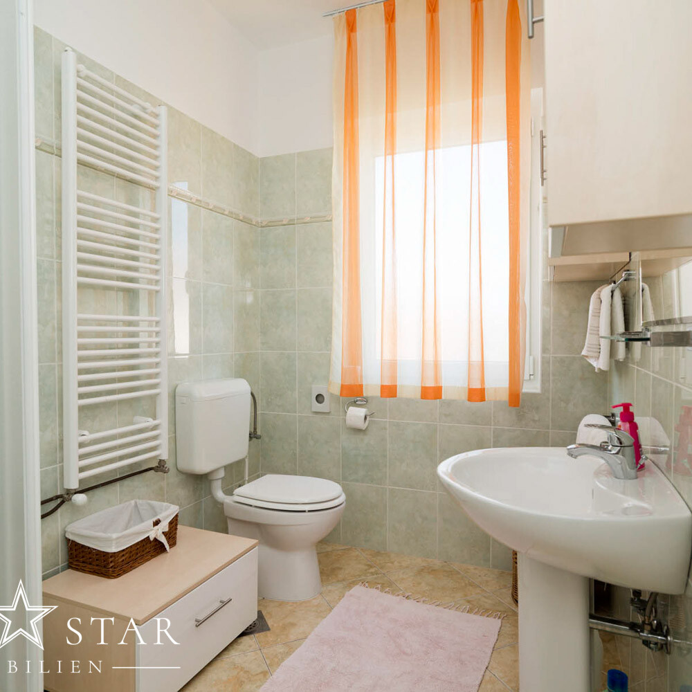 Zu verkaufen Haus mit 3 Wohnungen 250 m vom Meer entfernt, Umag-2