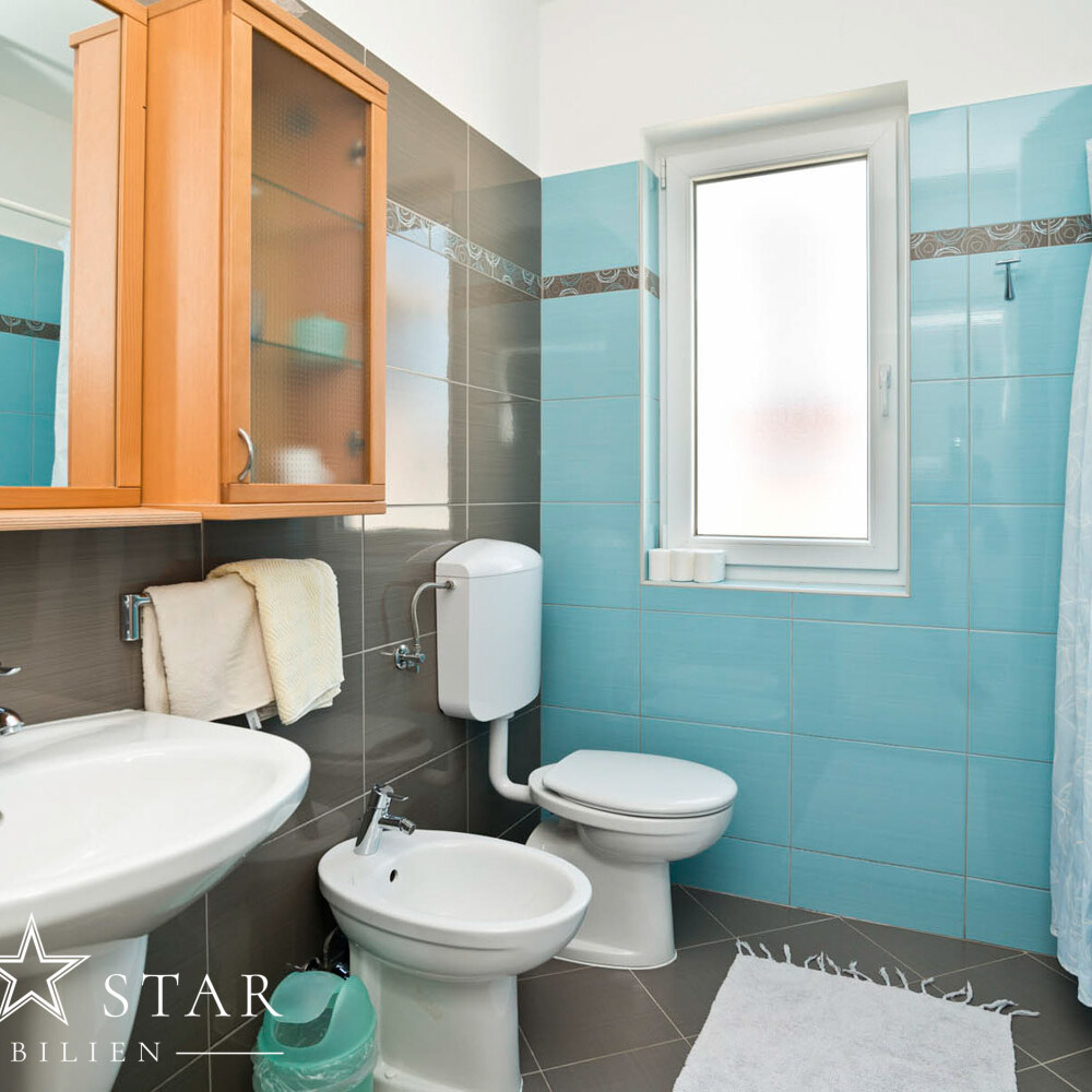 Zu verkaufen Haus mit 3 Wohnungen 250 m vom Meer entfernt, Umag-6