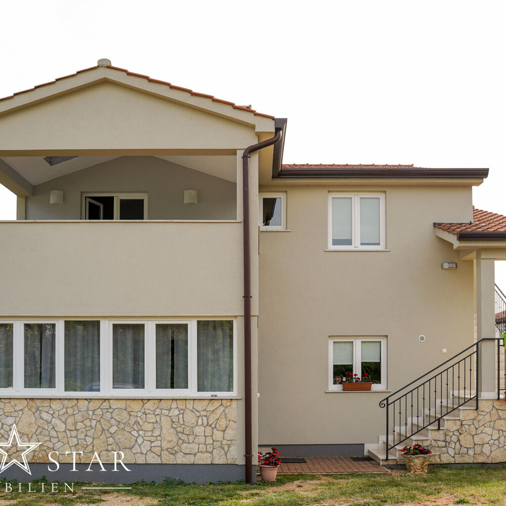 Großes Haus mit Garten in der Nähe von Porec kaufen