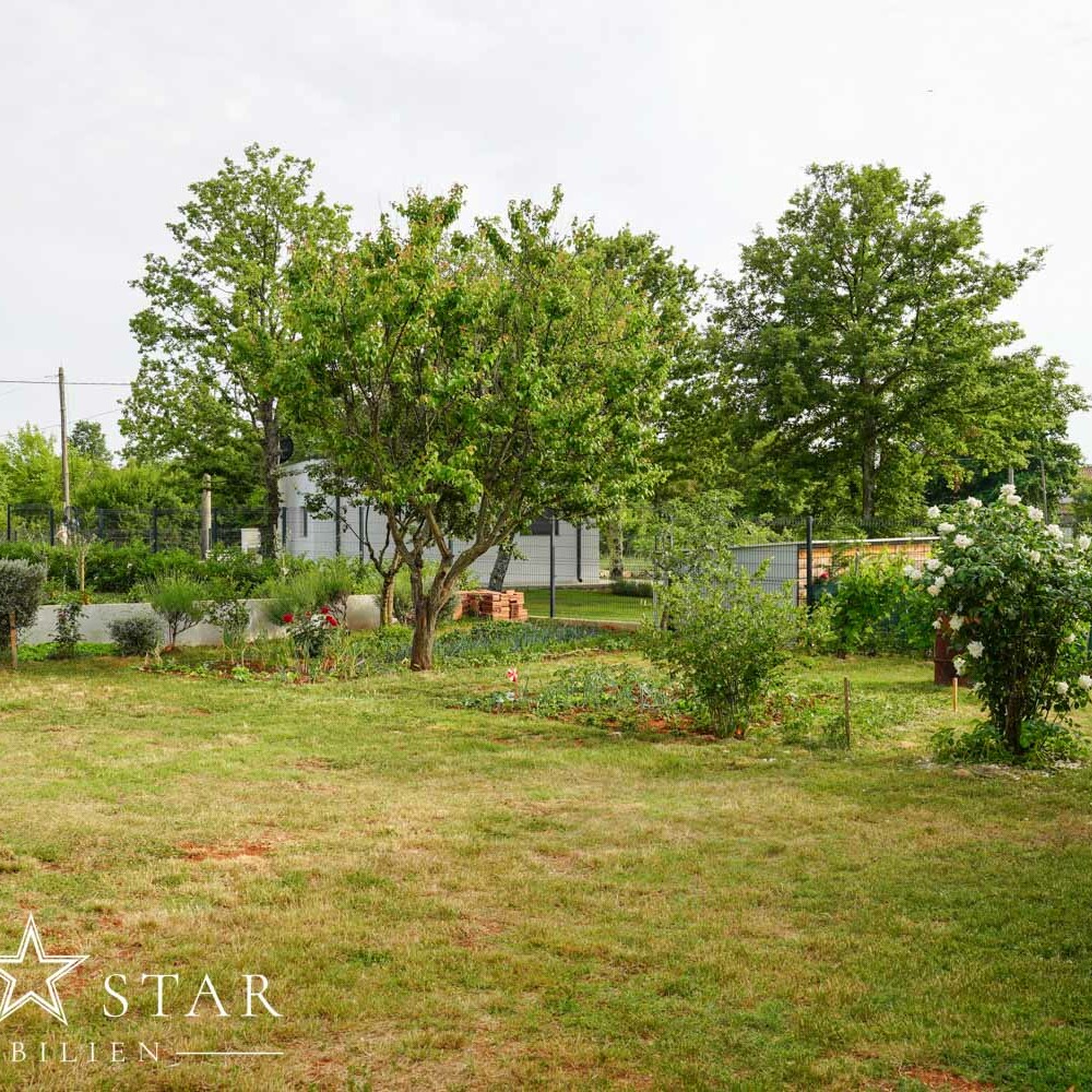 Großes Haus mit Garten in der Nähe von Porec kaufen