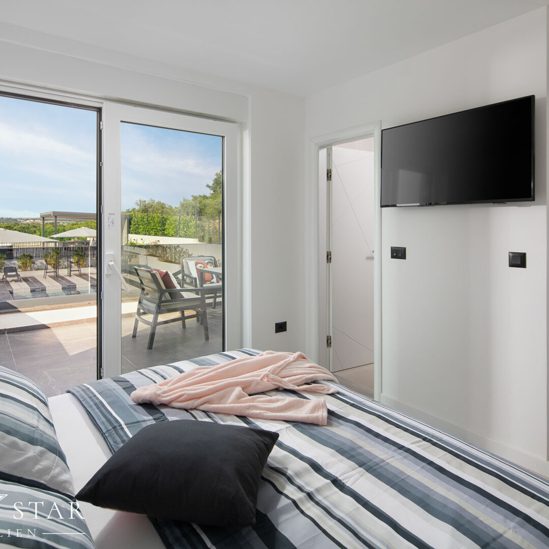 Moderne Villa 10 km von Porec kaufen