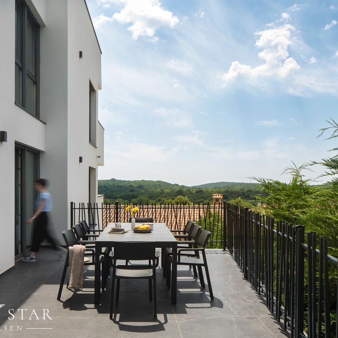 Moderne Villa 10 km von Porec kaufen