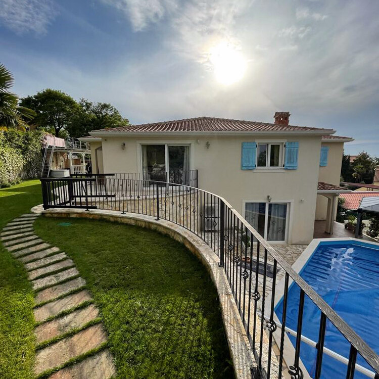 Villa mit Pool in Porec kaufen