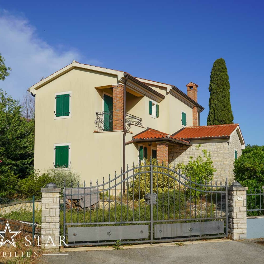 Villa mit Pool in Porec kaufen