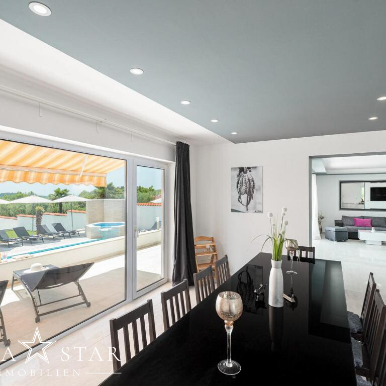 Villa mit Pool zu verkaufen in Porec