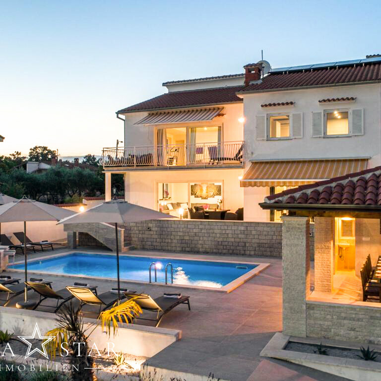 Villa mit Pool zu verkaufen in Porec
